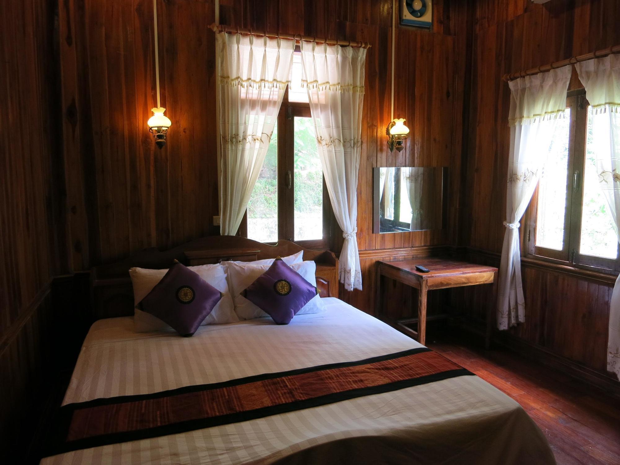 Namkhan Riverside Hotel 루앙프라방 외부 사진