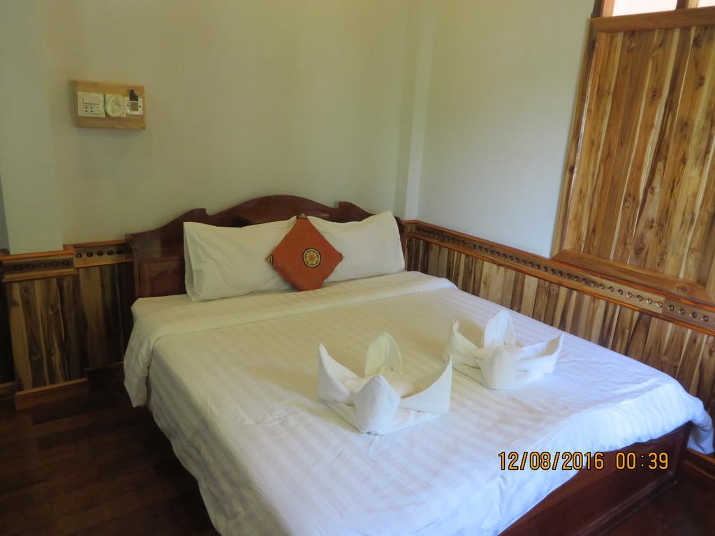 Namkhan Riverside Hotel 루앙프라방 외부 사진