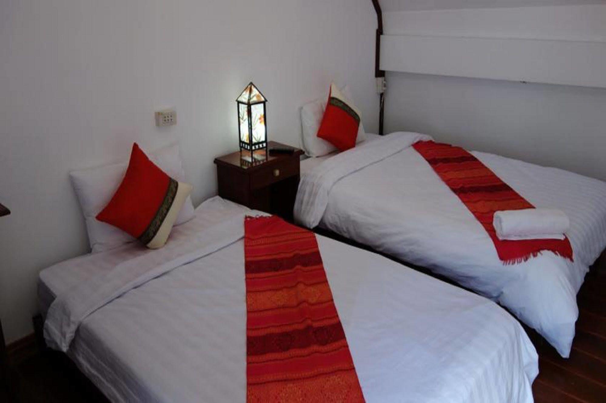 Namkhan Riverside Hotel 루앙프라방 외부 사진