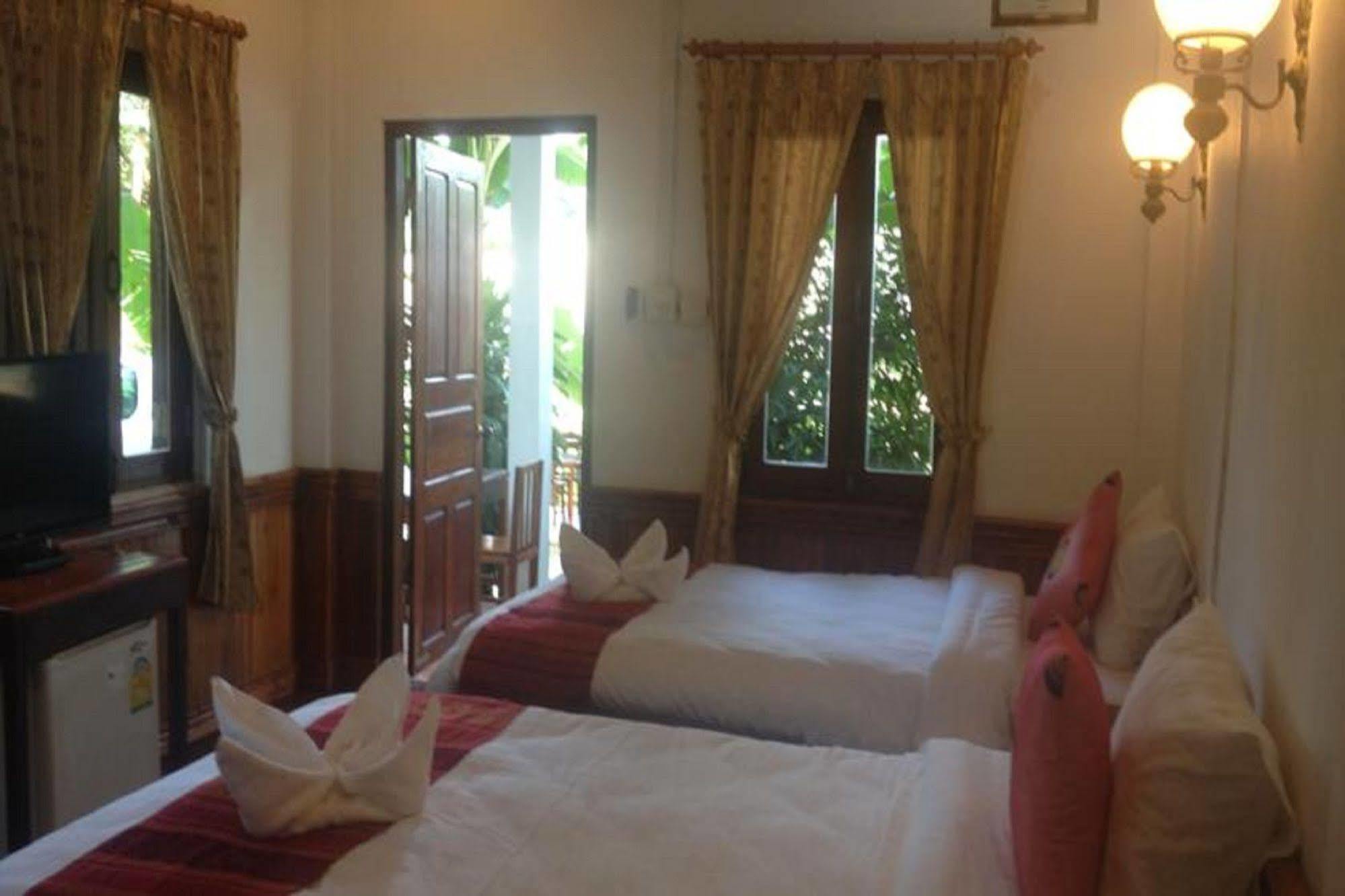 Namkhan Riverside Hotel 루앙프라방 외부 사진