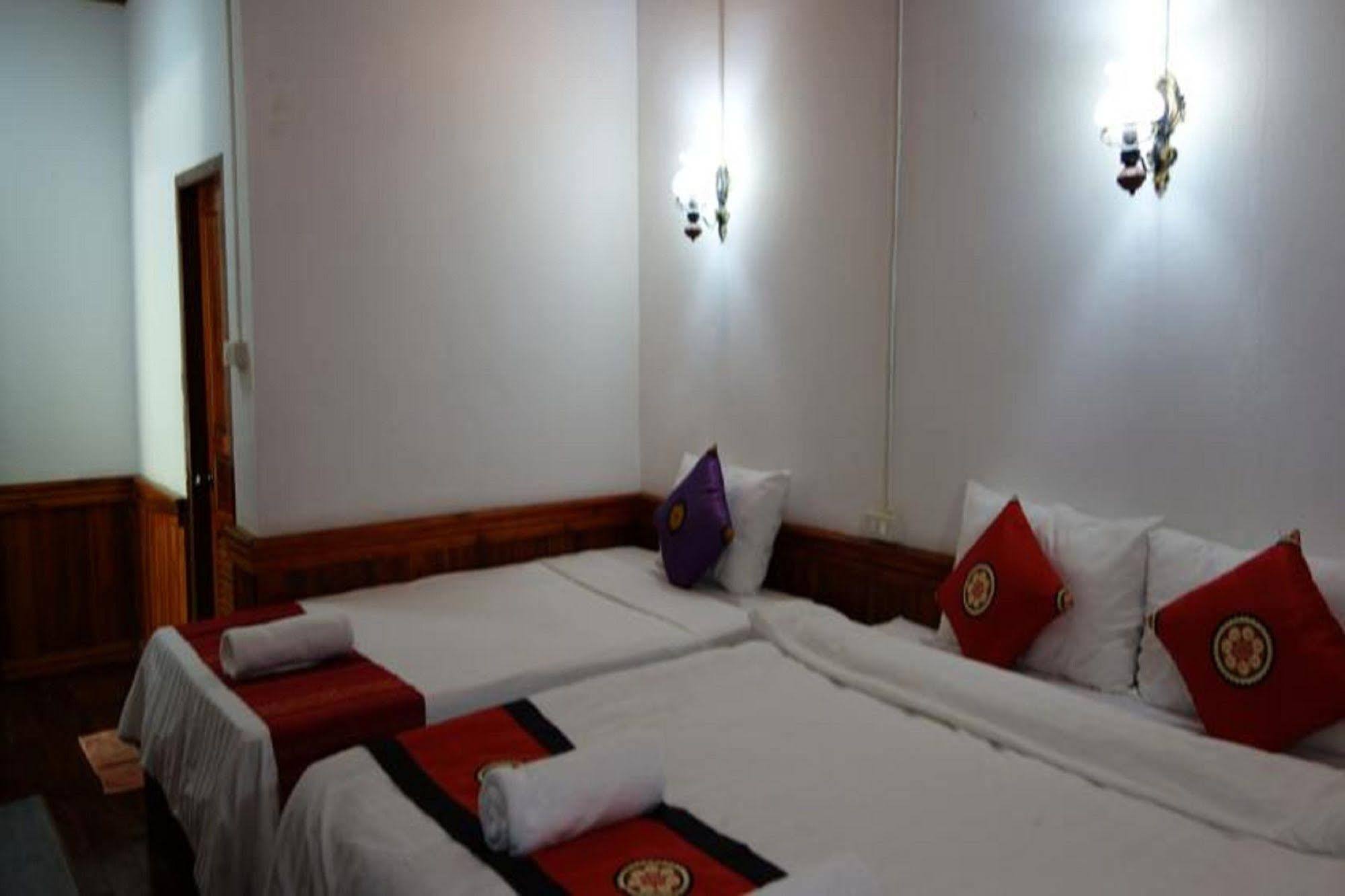 Namkhan Riverside Hotel 루앙프라방 외부 사진