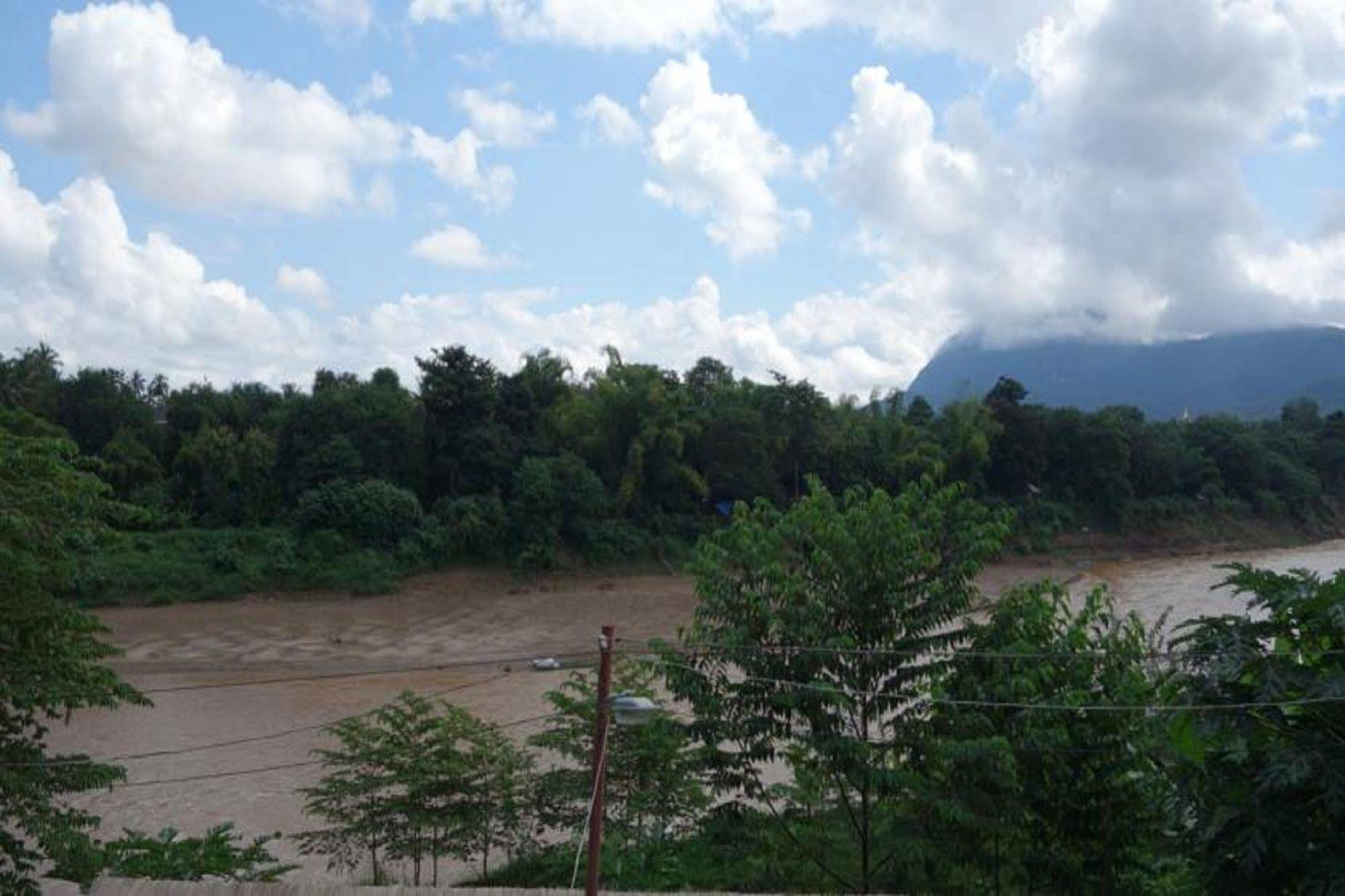 Namkhan Riverside Hotel 루앙프라방 외부 사진